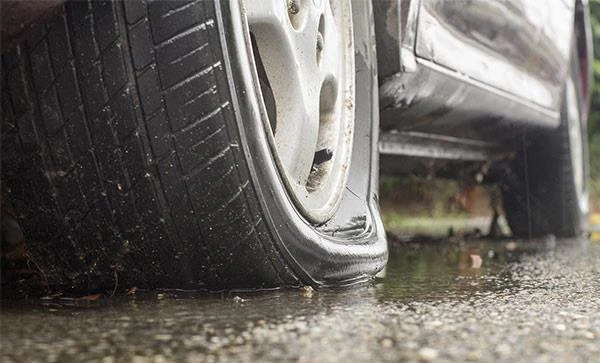 1500'ü aşkın tekerleği tırnak makasıyla patlattı! Zarar çok büyük